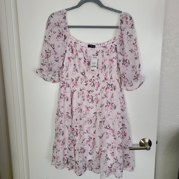 ๐๏ธTRIXXI Ruffled Elbow Puff Sleeve Tiered Floral Square Neck Dress - Picture 4 of 13